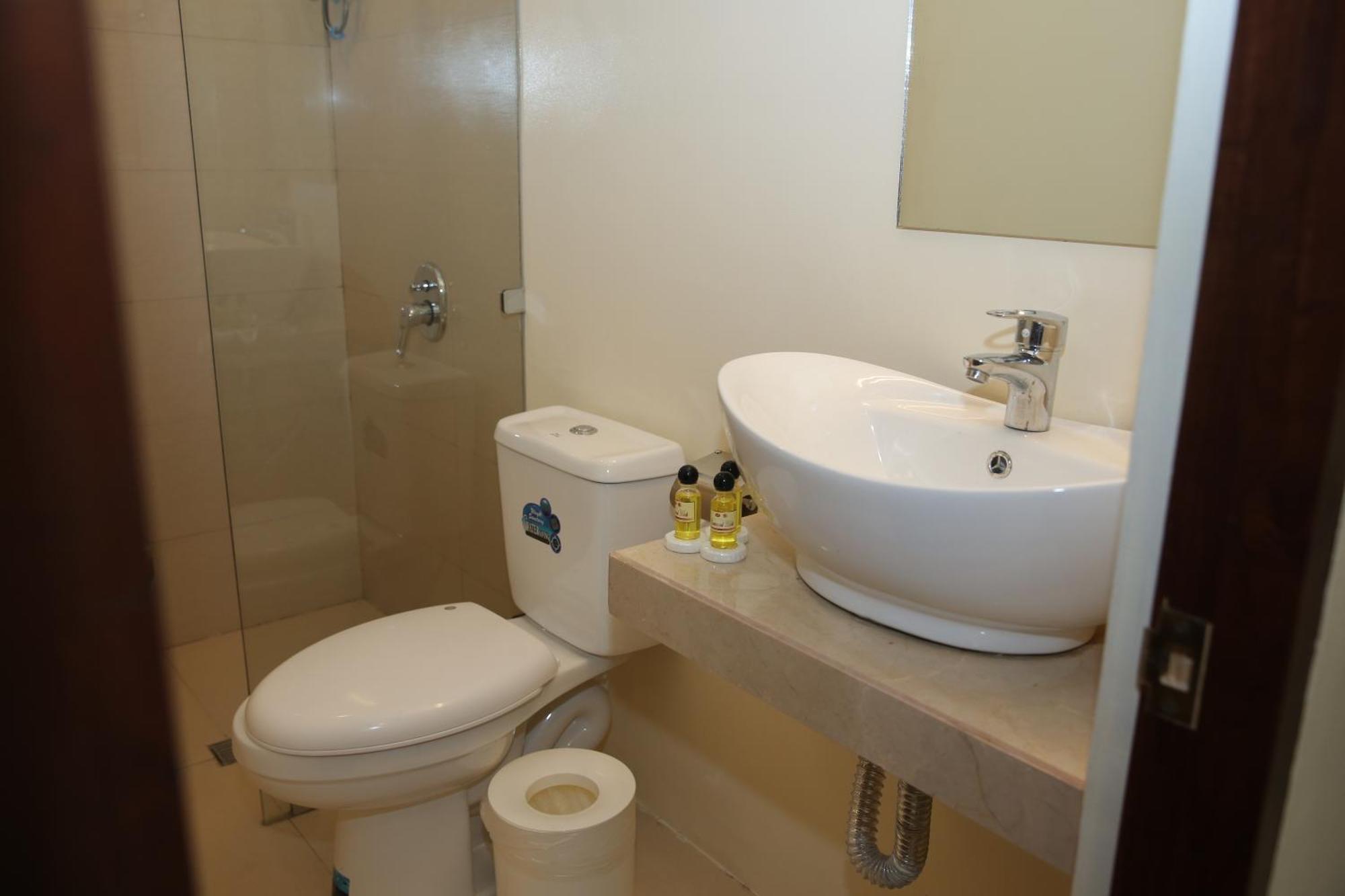 Eon Centennial Resort Hotel & Waterpark Iloílo Habitación foto